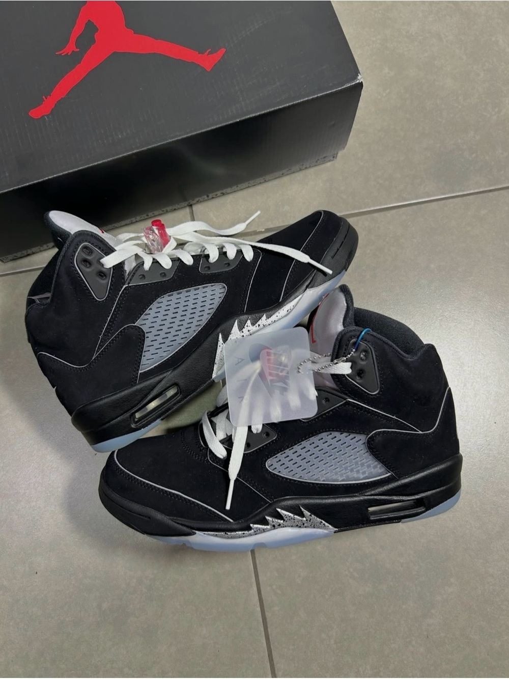 Jordan 5 Black Metallic Men’s Black, Grey and White Retro Basketball Sneakers